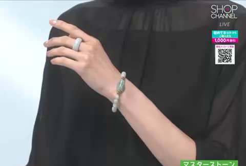 本翡翠(ジェイダイト)無着色 くり抜きリング 瑞々しい豊かさ 無着色 本翡翠 くり抜きリング | pundarika