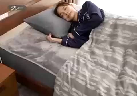 モリリン ダウン・吸湿発熱素材・ アルミ蒸着蓄熱シートで トリプル