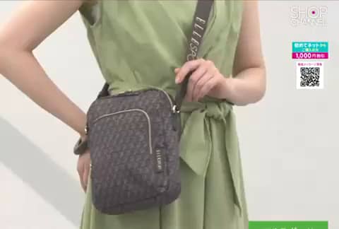 ＥＬＬＥ　ＳＰＯＲＴ はっ水 キューブ柄 ２ウェイ 縦型ショルダーバッグ ELLE SPORT はっ水 キューブ柄 2ウェイ 縦型