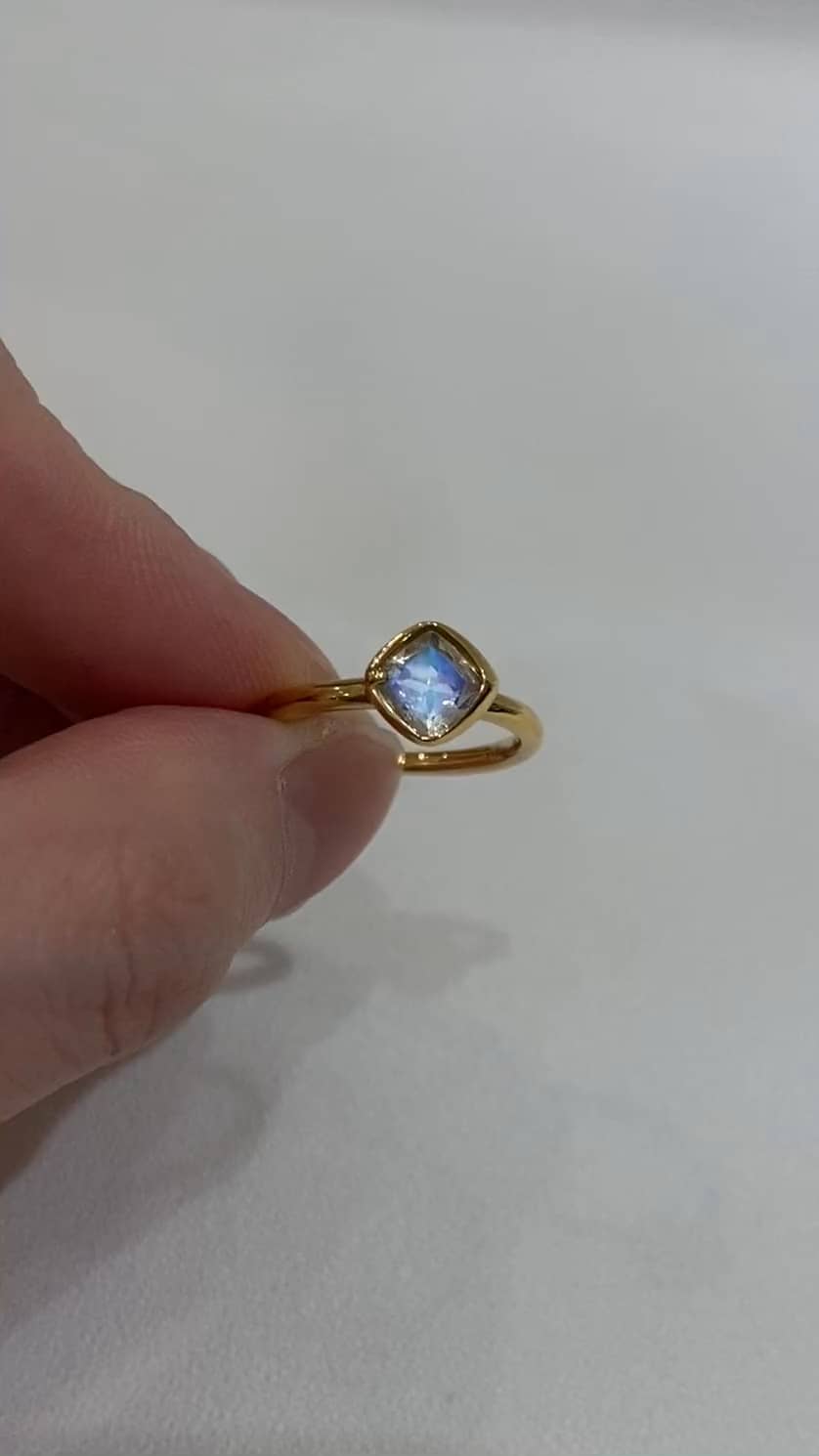 festaria bijou SOPHIA 博多阪急店 REINA