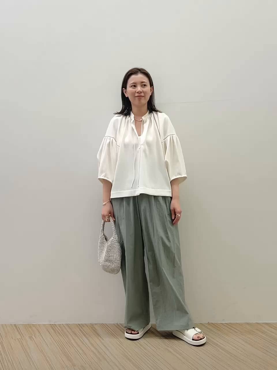 Vネック ボリュームスリーブ トップス