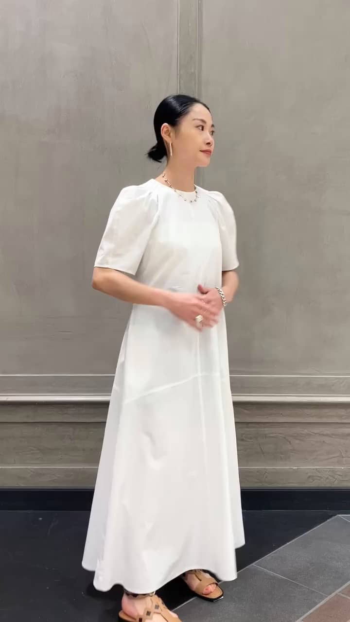 オープンバック パフスリーブ ワンピース