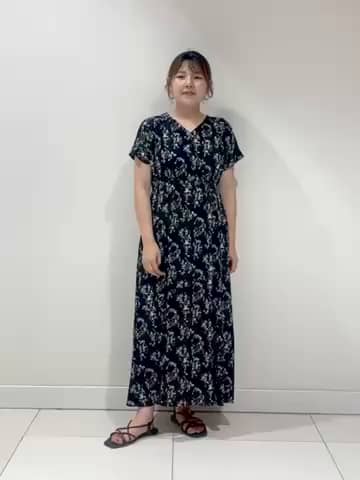大人気【HOBBS】エアリー袖♪小花柄フィット＆フレアワンピース セール】【モノトーン小花柄】フィット＆フレア エアリー