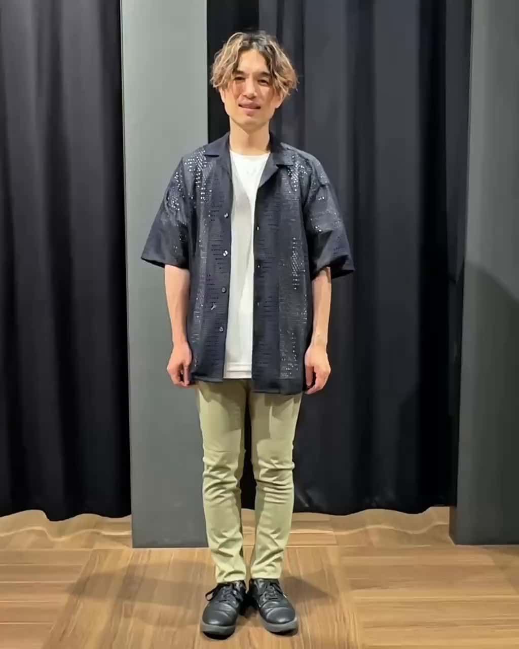 半袖Tシャツ メンズ 肩パッドメタルチェーンデザイン 2色 半袖Tシャツ ユニセックス ショルダーパッド メタル装飾 2色 (T