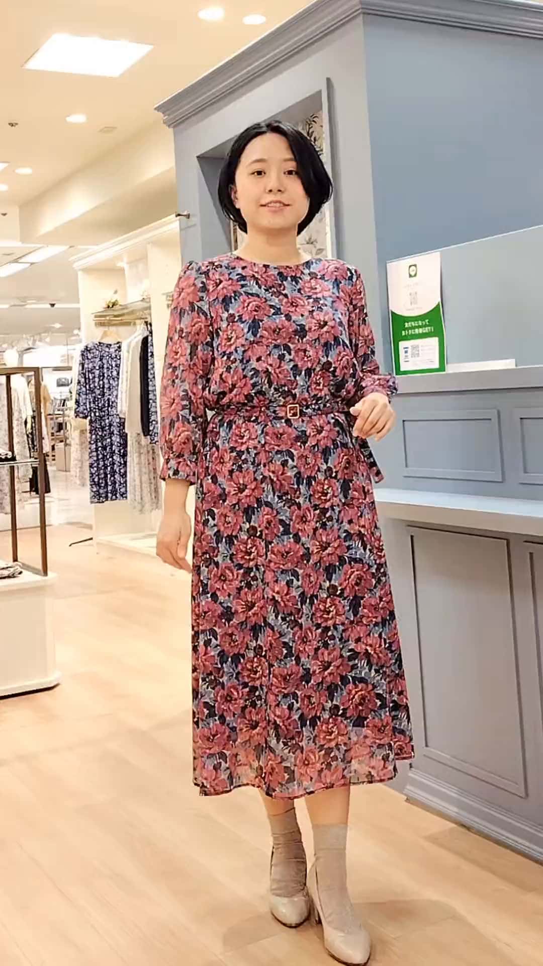 新品タグ付　ローラアシュレイ　ロングワンピース　フローラル✨　表面特殊加工✨ LAURA ASHLEY / ローラ アシュレイ （レディース） ロング