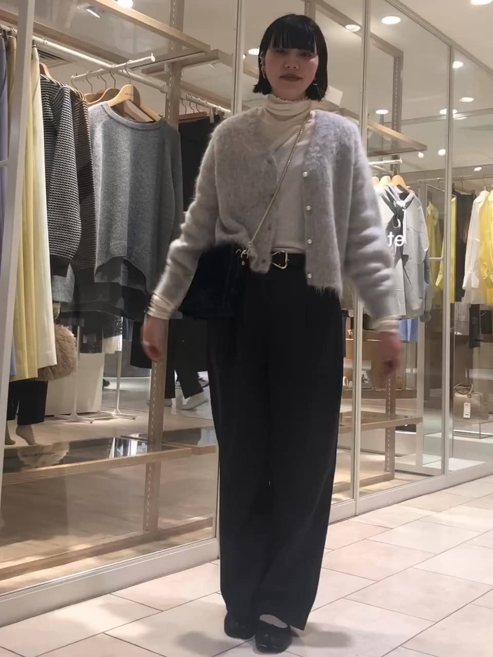 2025.01.12 アルパカブレンドヘアリーVネックカーディガン サムネイル画像