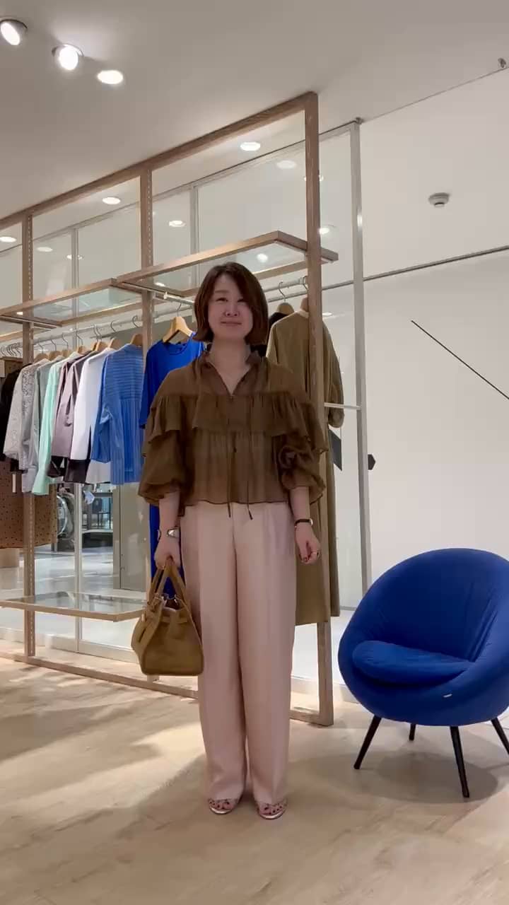 2025.09.09 ブラウス×サテンワイドパンツ サムネイル画像