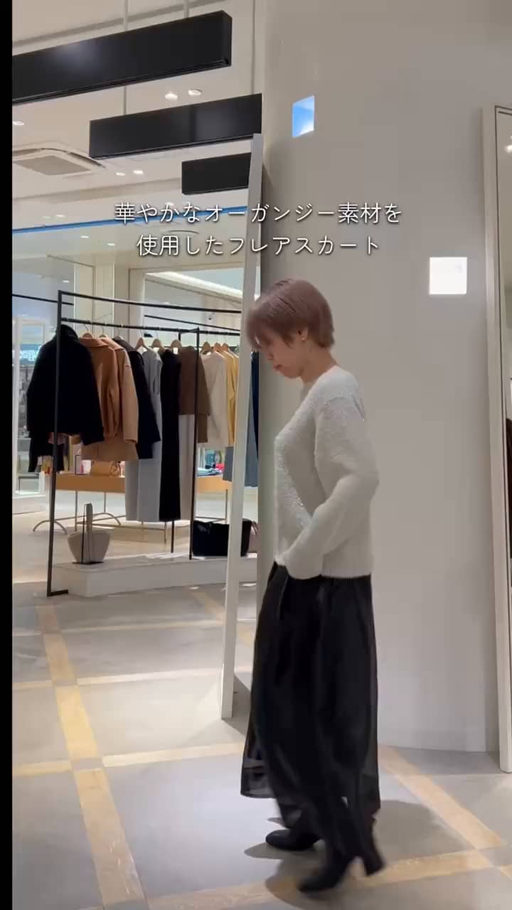 2025.12.18 ホリデーシーズンおすすめ華やかニット&スカート サムネイル画像