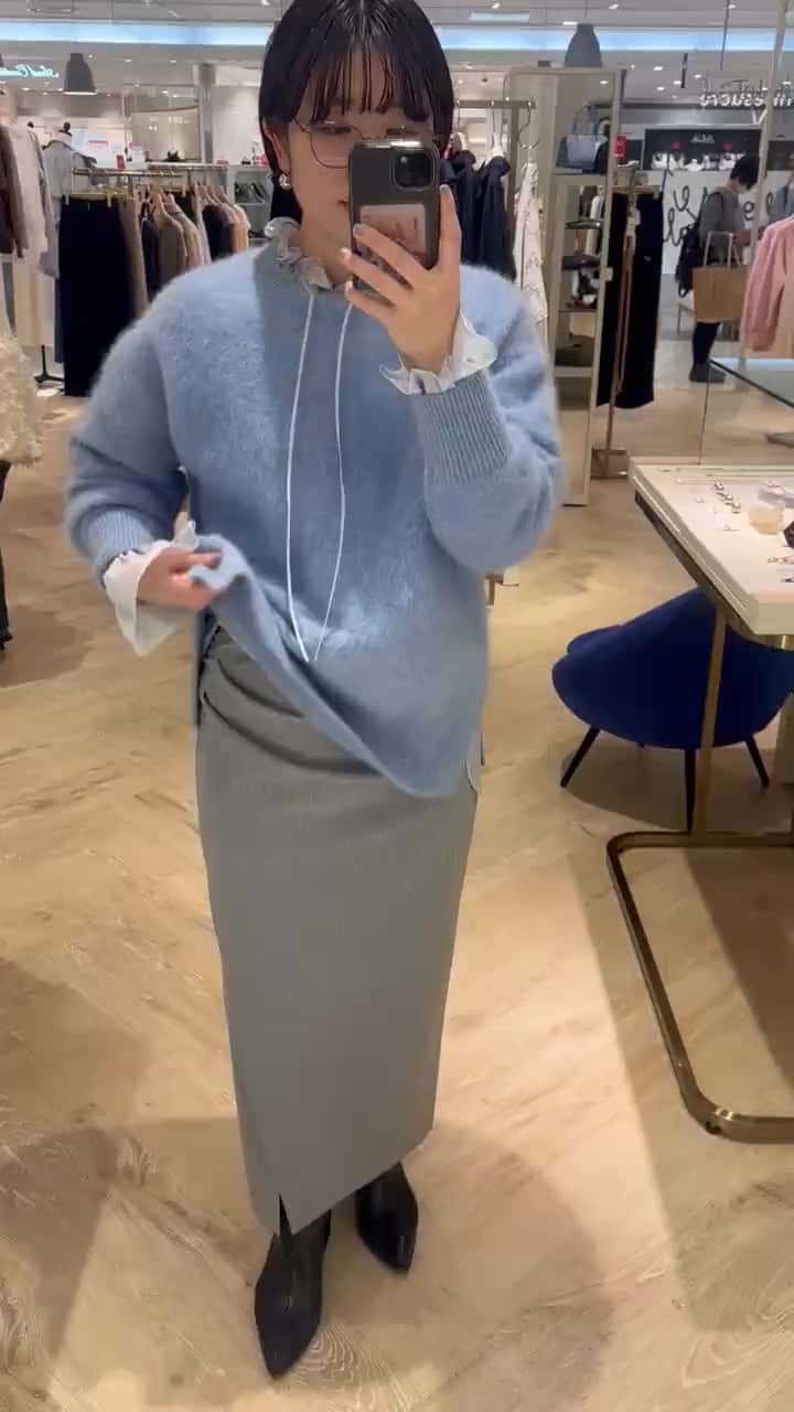 2026.01.16 ブルーのあったかニットで春カラーきれいめコーデ サムネイル画像