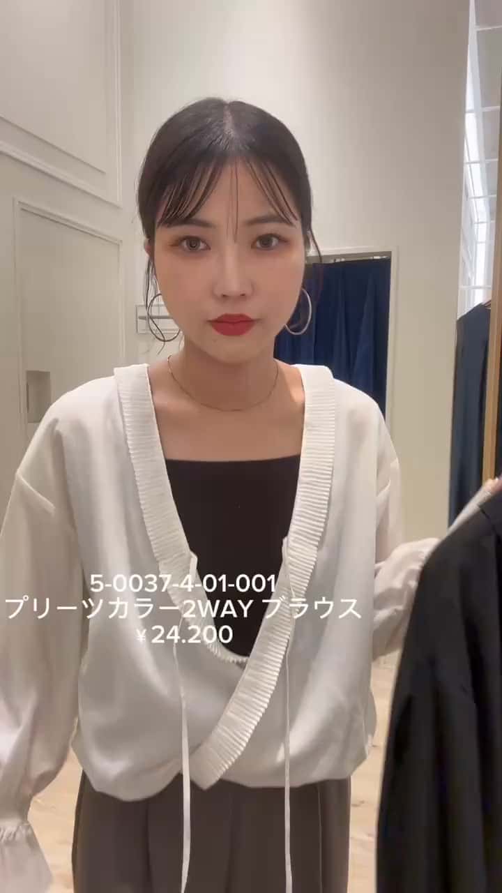 2025.08.16 襟と袖がポイントのプリーツブラウス✨🤍 サムネイル画像