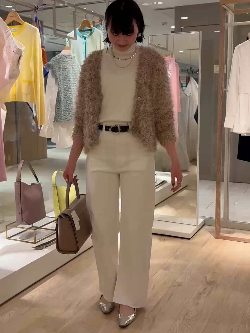 2025.01.26 メッシュテープシャギーVネックカーディガン サムネイル画像