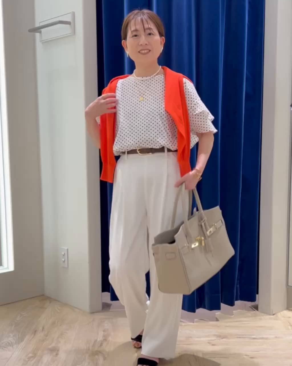 2025.05.23 ドットブラウスで夏の通勤スタイル サムネイル画像