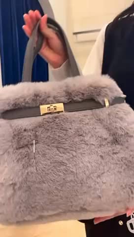 2025.09.29 かわいいファーバッグと華やかレースがポイントのペプラムベスト入荷してます！ サムネイル画像