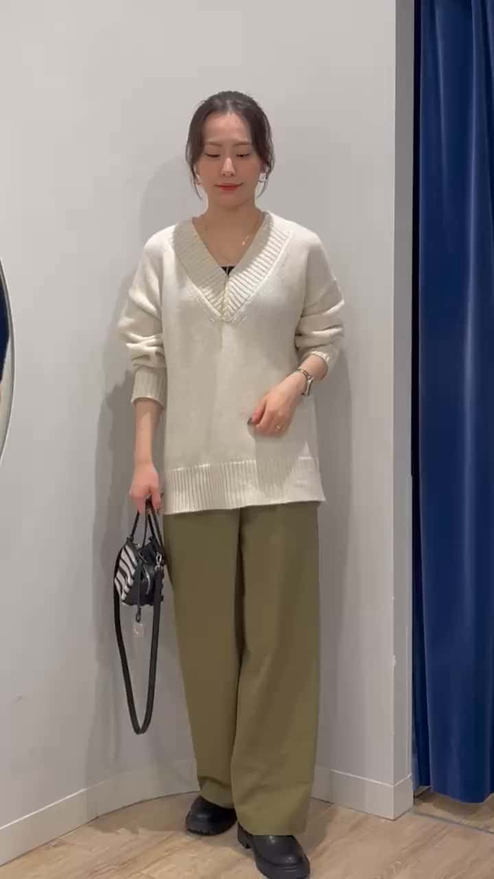 2025.12.09 ゆったりVネックニット🧶 サムネイル画像