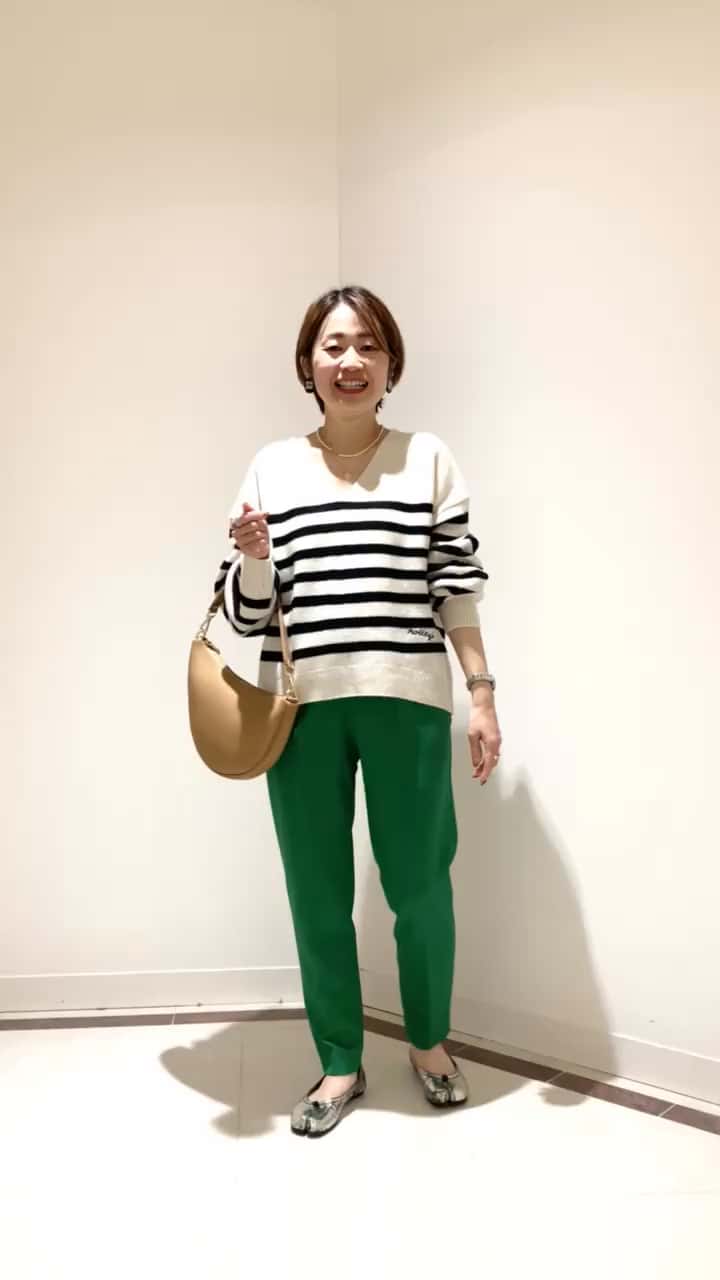 2024.12.09 ロゴ刺繍入りＶネックニット サムネイル画像