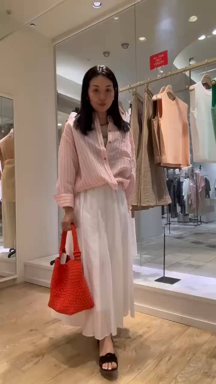 2026.07.19 ストライプシャツと白いスカート サムネイル画像