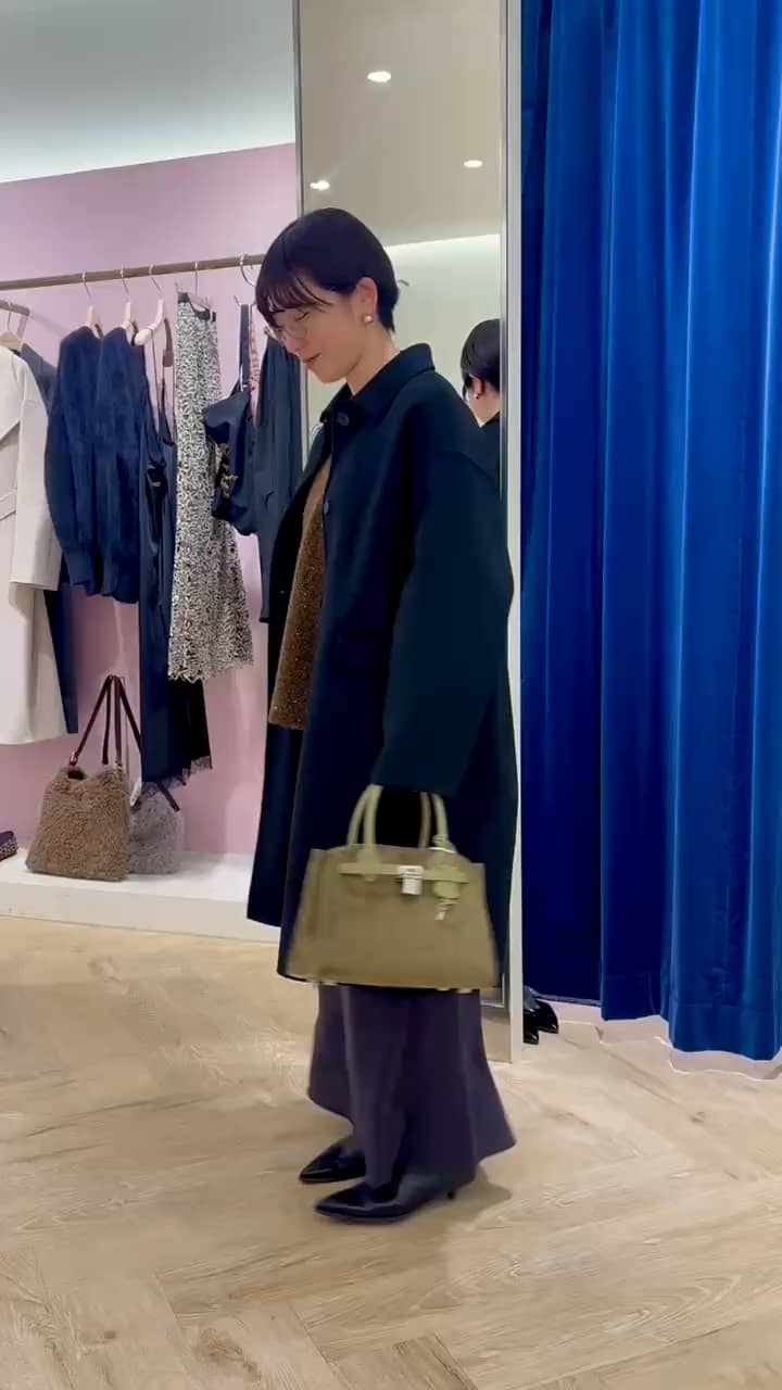 2025.12.24 ブラウンのスパンコールニットでモノトーンコーデ サムネイル画像