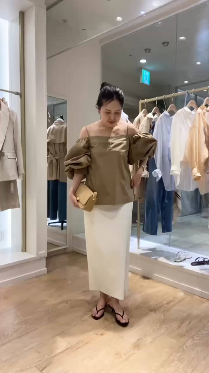 2026.04.02 1枚で着映える！オフショルダーブラウス✨ サムネイル画像