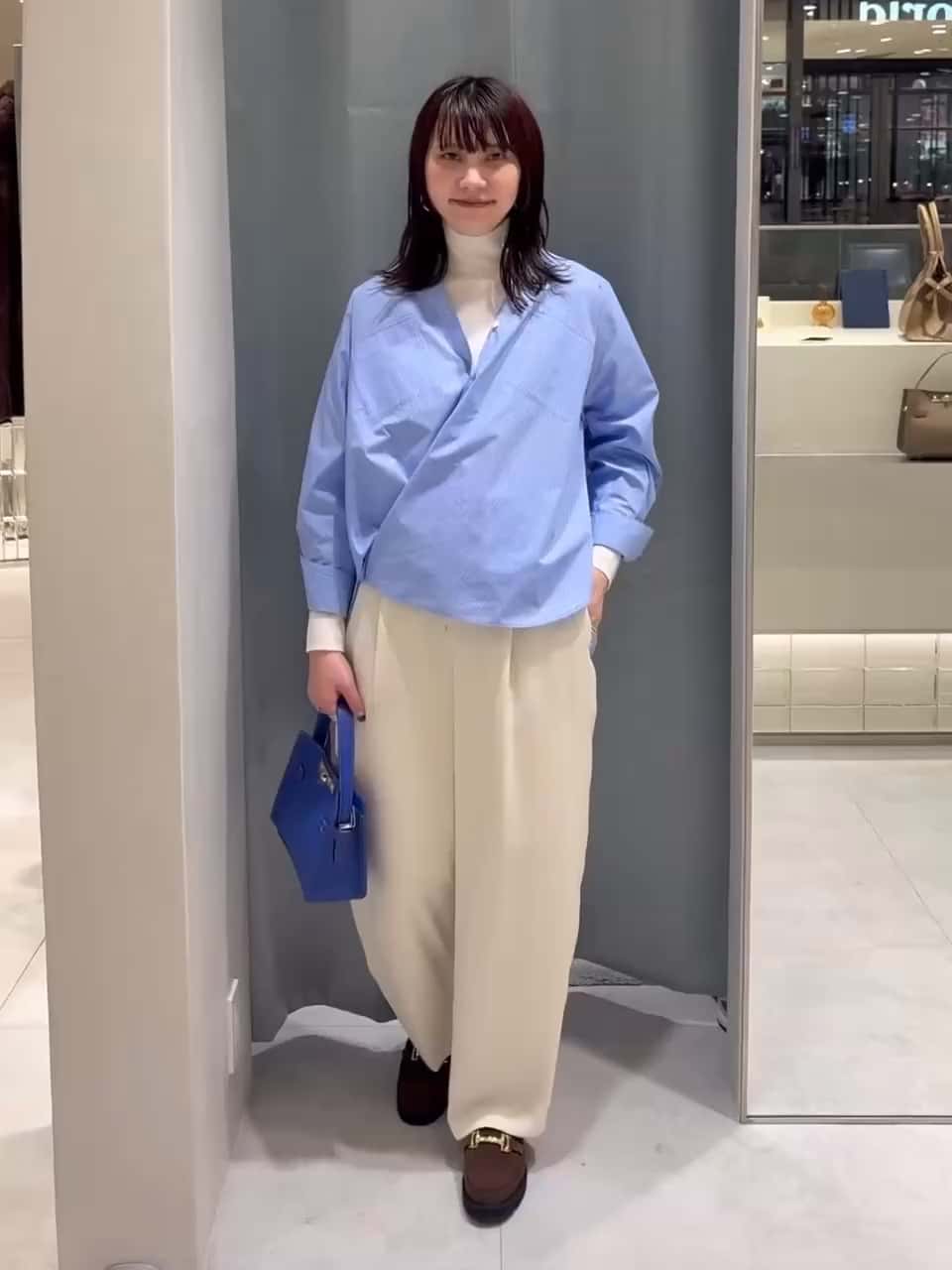 2025.11.25 ウォッシャブルタイプライターVネック2WAYシャツ サムネイル画像