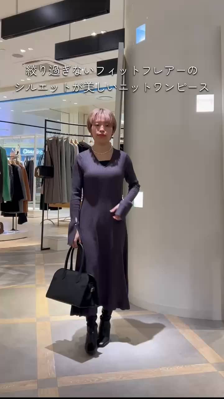 2025.12.23 フィット＆フレアーVネックワンピース サムネイル画像